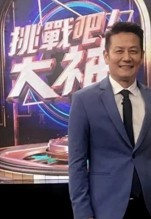淫荡小骚妇初次挑战黑人巨大的巧克力棒捅得她都快噎著了 - 爱性AV